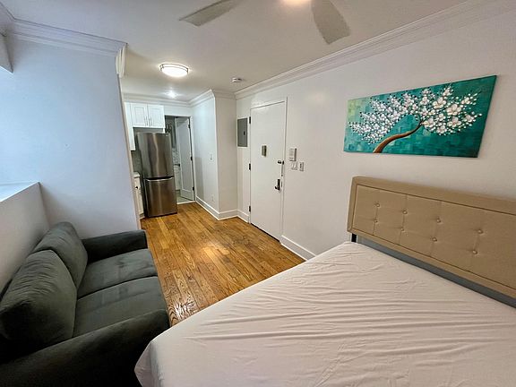 4th image of 216 E 36th St APT 1R