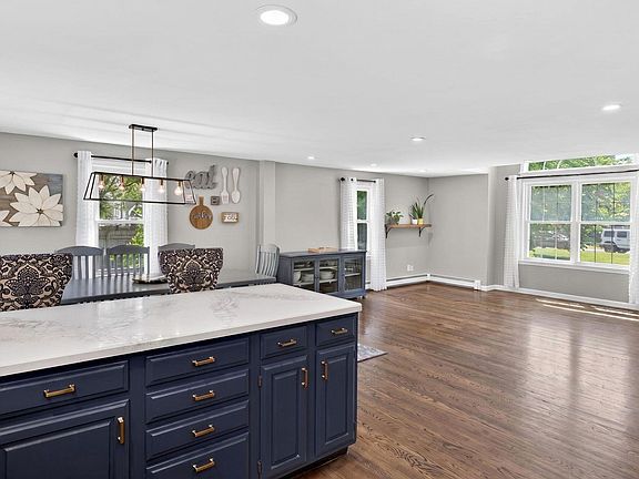 5th image of 12 Sarah Lawrence Road