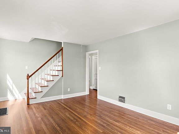 4th image of 1833 Spring Rd