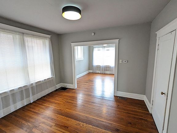 5th image of 3214 Magnolia Ave APT 1W