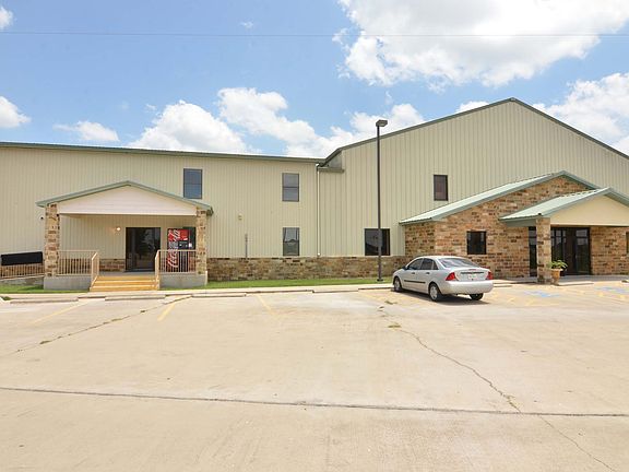 4th image of 111 Longhorn St.