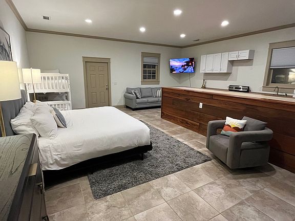 3rd image of 110 Golf Club Dr #A