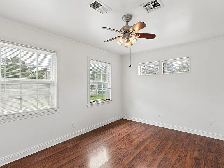 1108 Larchmont Ln — Photo 26