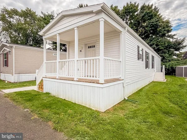 16 Kennedy Dr, Fairless Hills, PA 19030