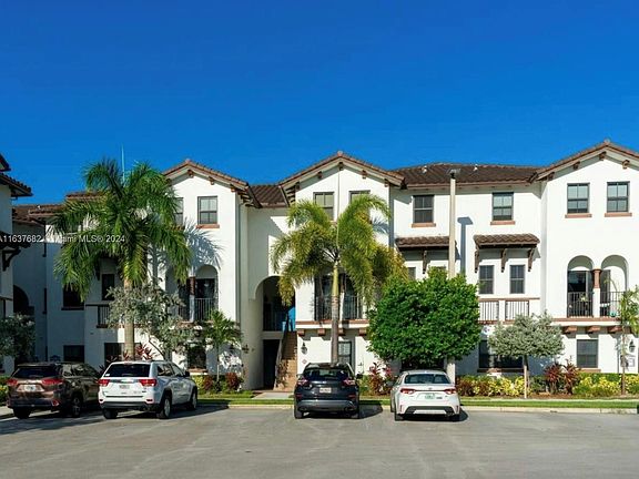 3rd image of 10600 NW 88th St #210