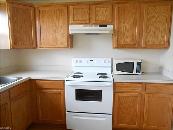4th image of 4401 Charles Dr