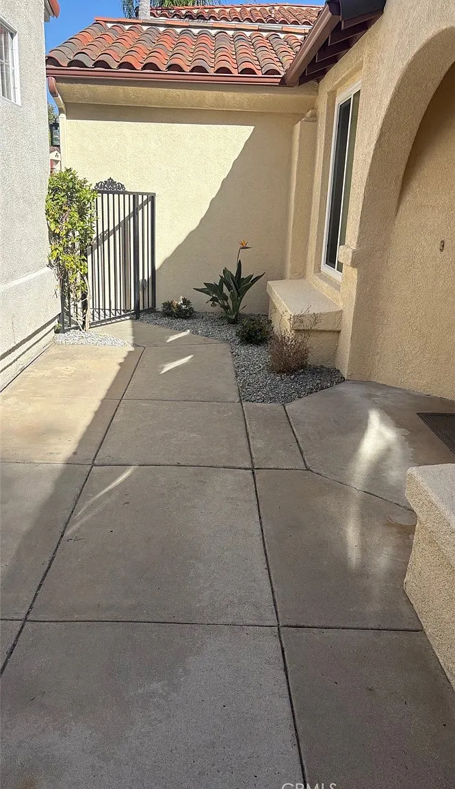 3 bed, 2.5 bath, 1500 sqft, $4,300 — Photo 3