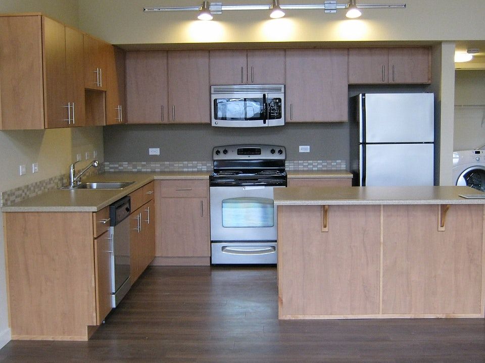 1st image of 962 Discovery Cir NE