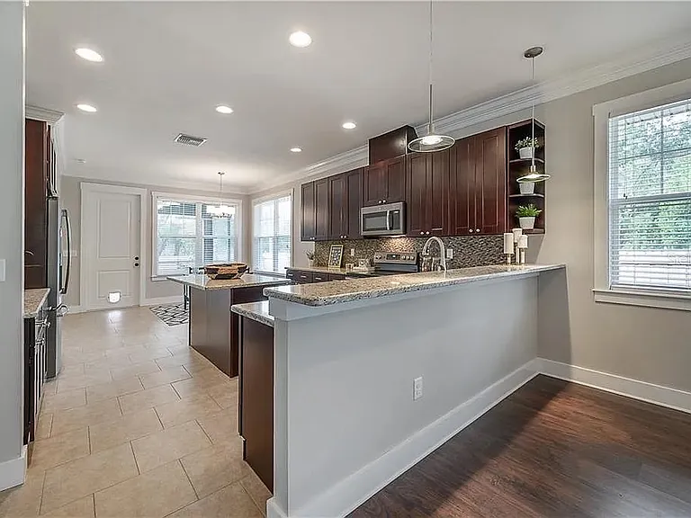 308 W Woodlawn Ave — Photo 9