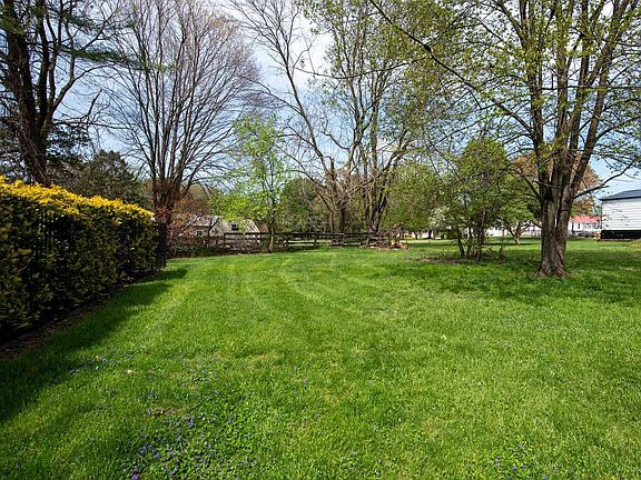 3rd image of 17 Foxtail Dr