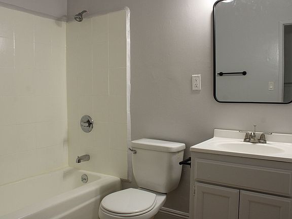 4th image of 1437 W 105th St #12