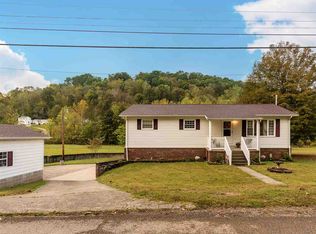 521 Hodges Rd, Hurricane, WV 25526