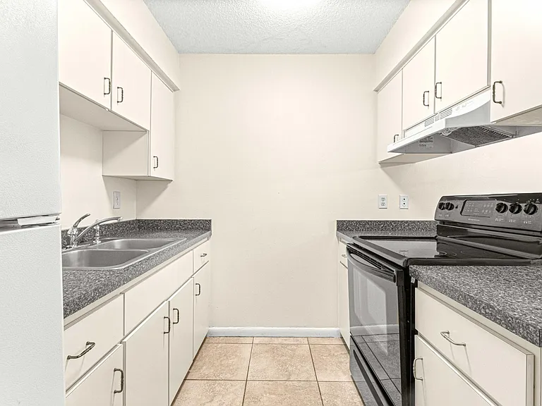 1765 SW 107th Ln — Photo 2