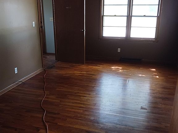 5th image of 540 N Broadway St APT B