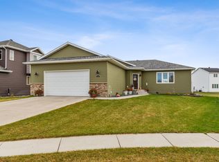 516 6th St E, Horace, ND 58047