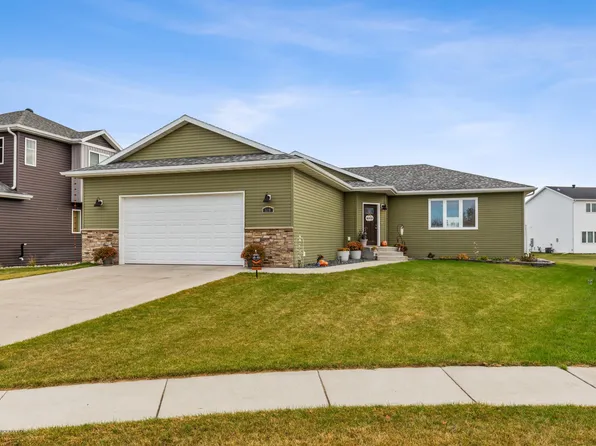 516 6th St E, Horace, ND 58047