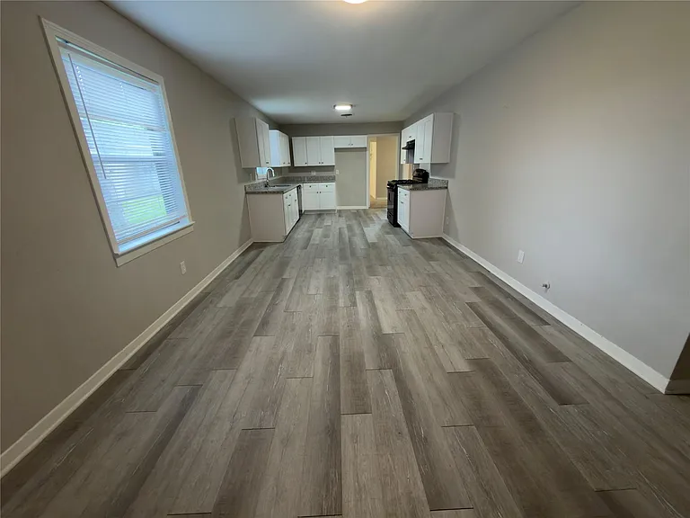 819 W Kyle Rd — Photo 9