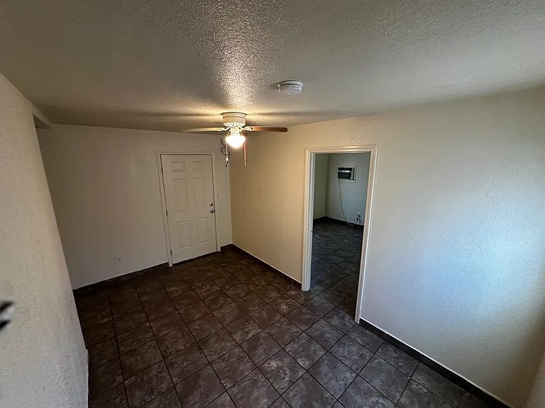7136 Vine Ave #B — Photo 7