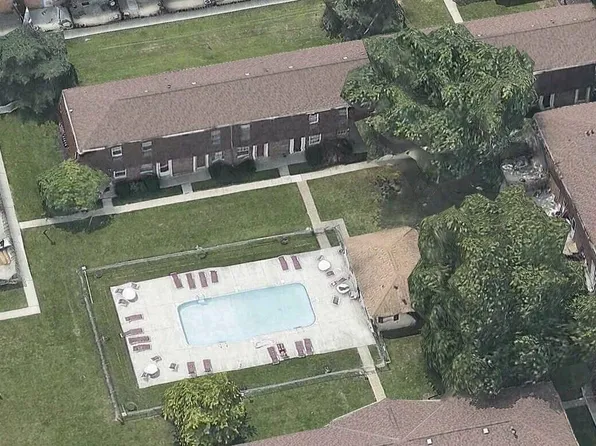 5708 Beechcroft Rd APT B, Columbus, OH 43229