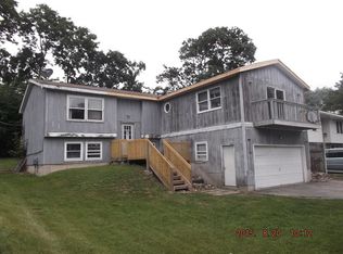 9008 Pine Ave, Wonder Lake, IL 60097