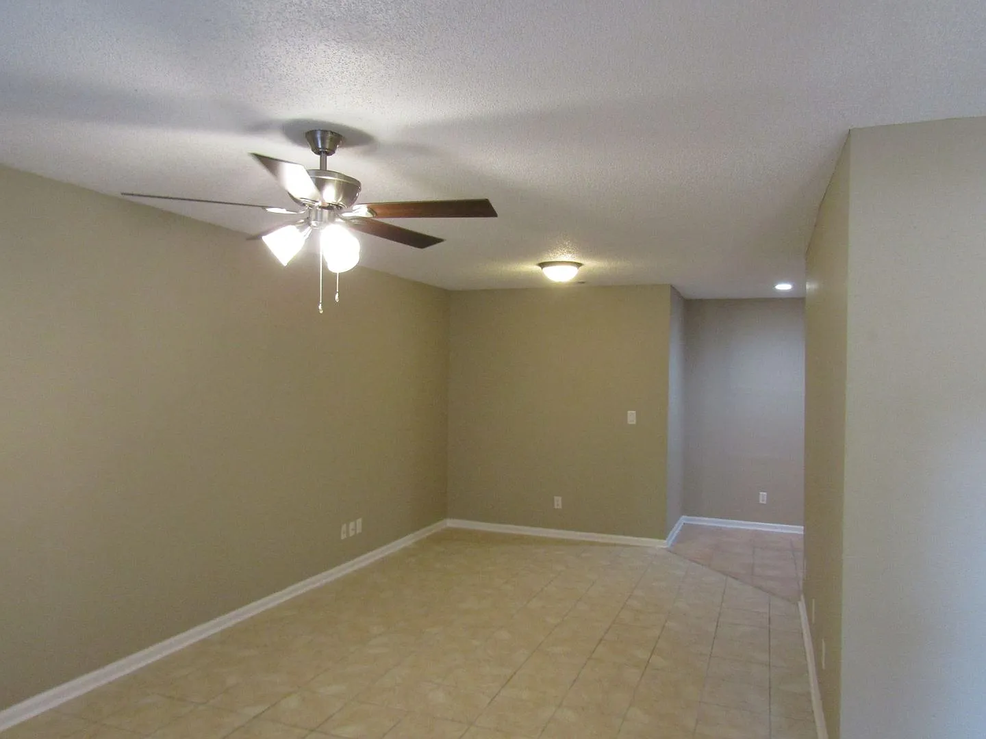 255 Garden Circle — Photo 3