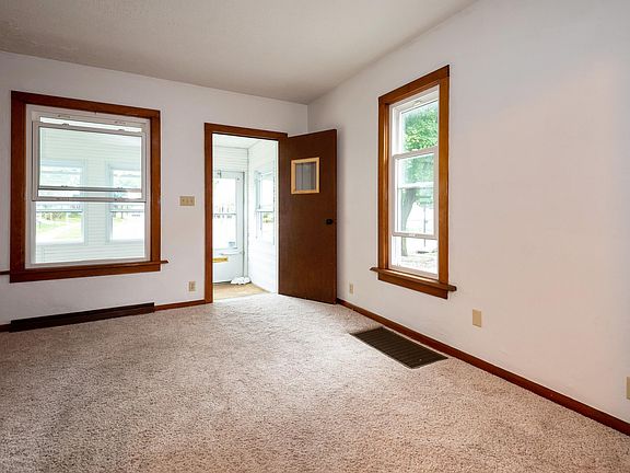 3rd image of 1405 Morton Ave