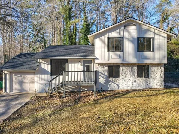 517 Stonehedge Dr, Stone Mountain, GA 30087
