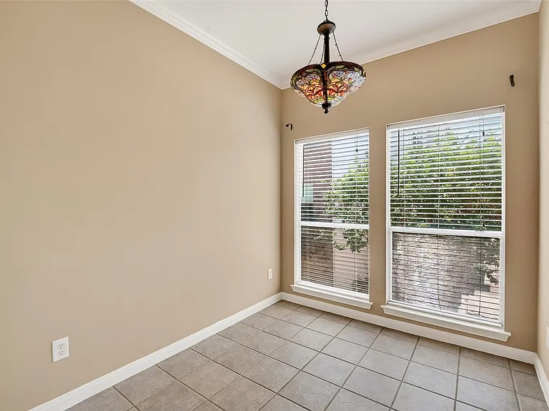 2804 Chenevert St — Photo 13