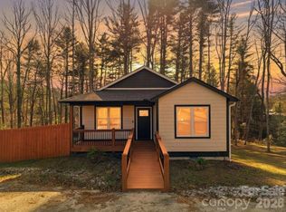 224 Walt Dr, Hendersonville, NC 28792