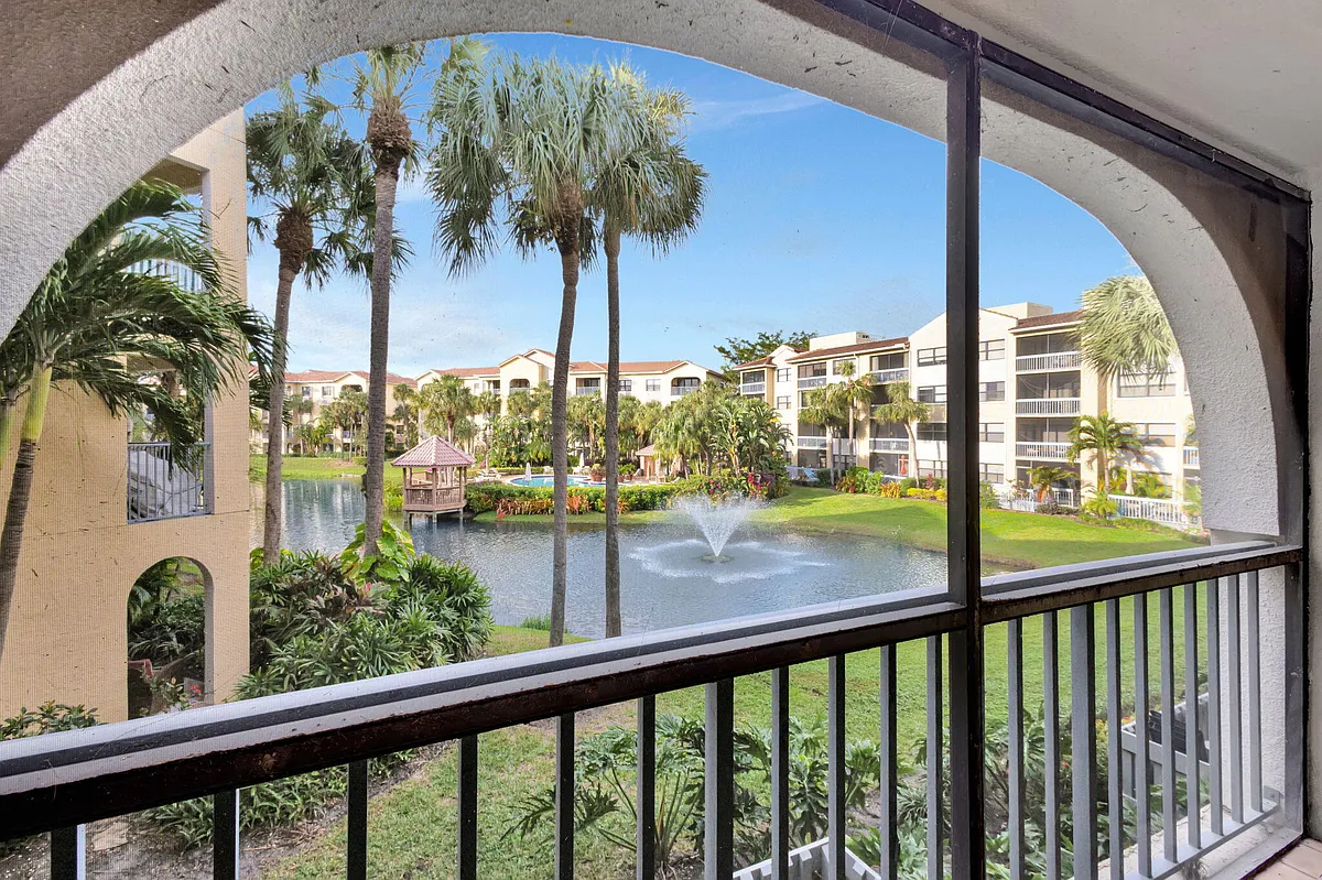 Building Photo - 600 Uno Lago Dr #205