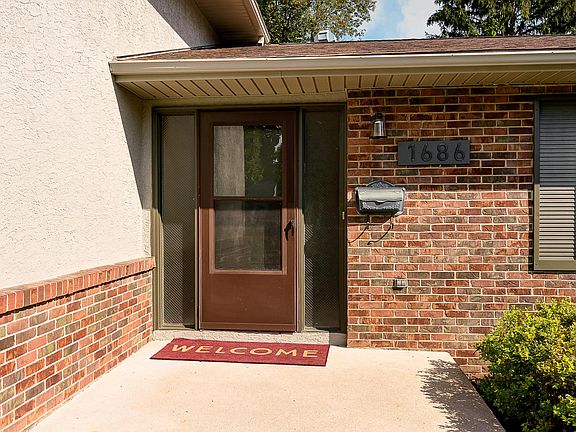2nd image of 1686 Moreland Dr
