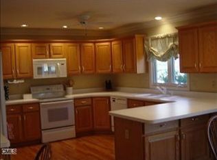 65 Walnut Tree Hill Rd, Sandy Hook, CT 06482