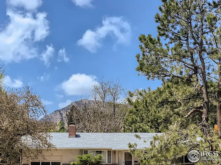 1310 Claremont Dr — Photo 22