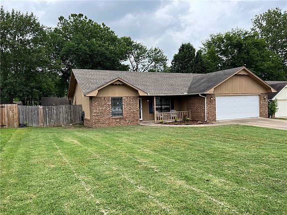 4th image of 1017 Meadowlark Ln