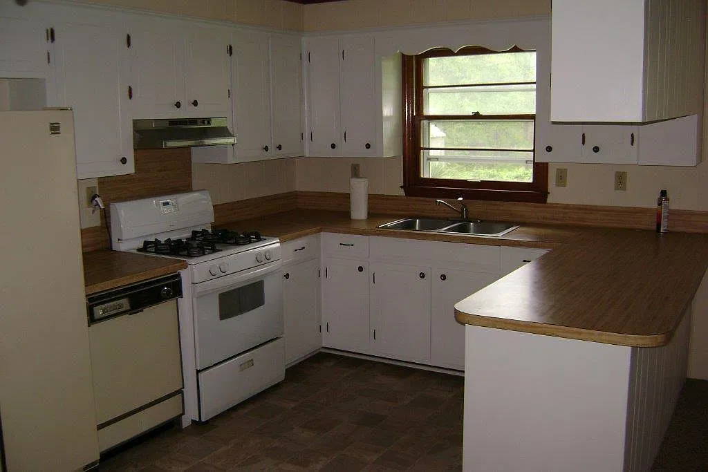 3 bed, 1316 sqft, $1,700 — Photo 2