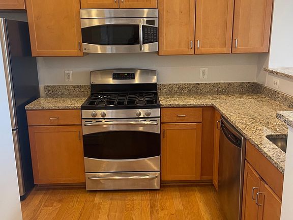 2nd image of 414 Water St Floor 31