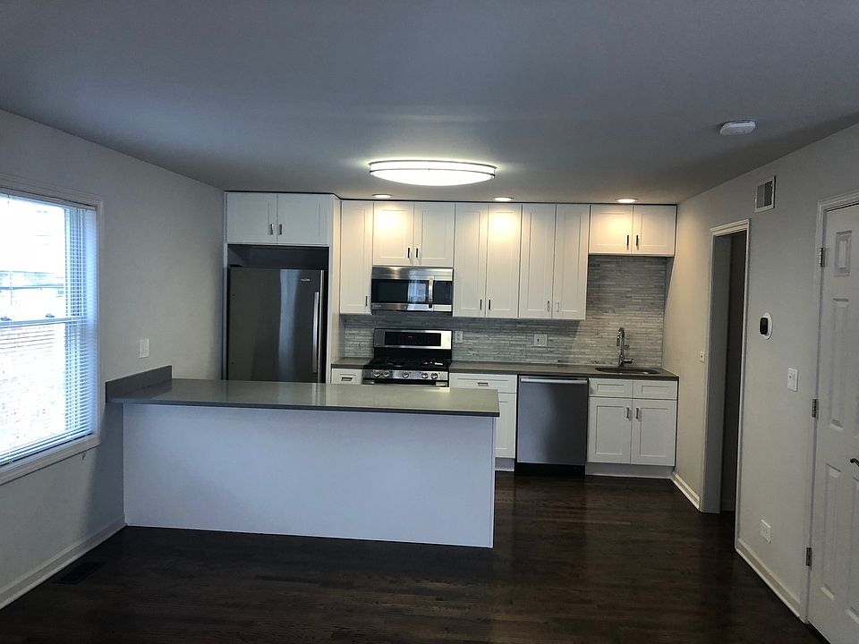 1st image of 1046 W Wrightwood Ave #Ch