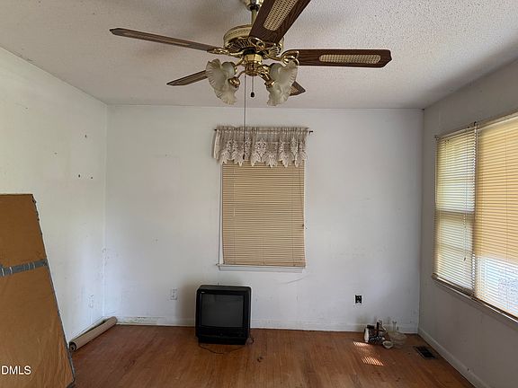 3rd image of 1025 Evans Rd