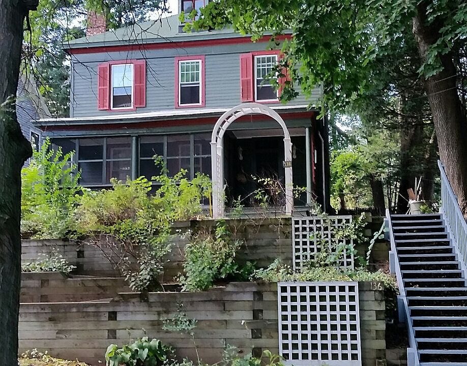 1st image of 136 S Pine Ave