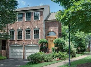 4409 S Pershing Ct, Arlington, VA 22204