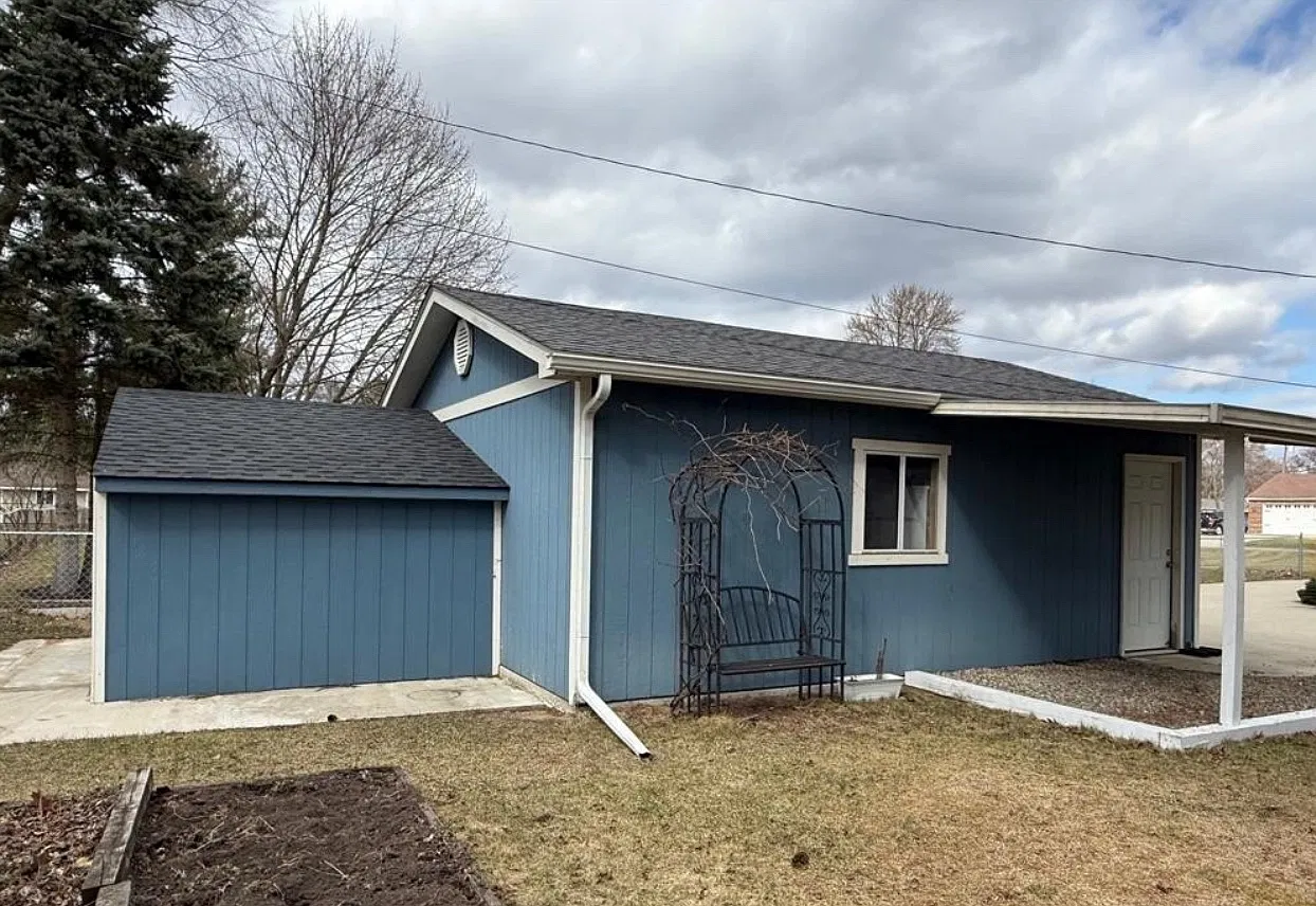 3 bed, 1040 sqft, $2,150 — Photo 1