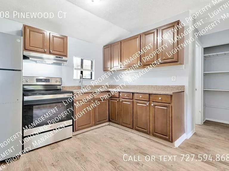 408 Pinewood Ct — Photo 10