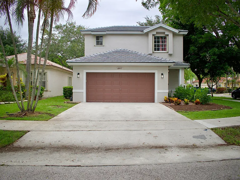 4907 Pelican Mnr — Photo 3