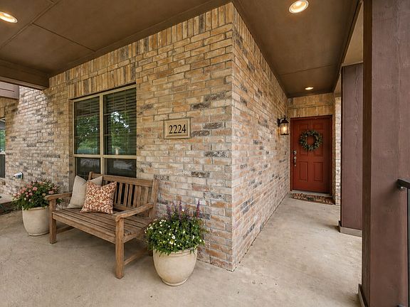 4th image of 2224 Abbey Ln