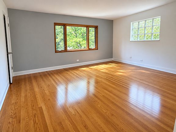 4th image of 427 Edgewood Pl #2N