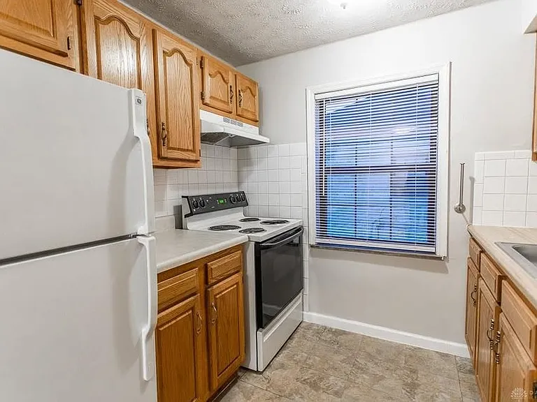 545 Corona Ave #B — Photo 7