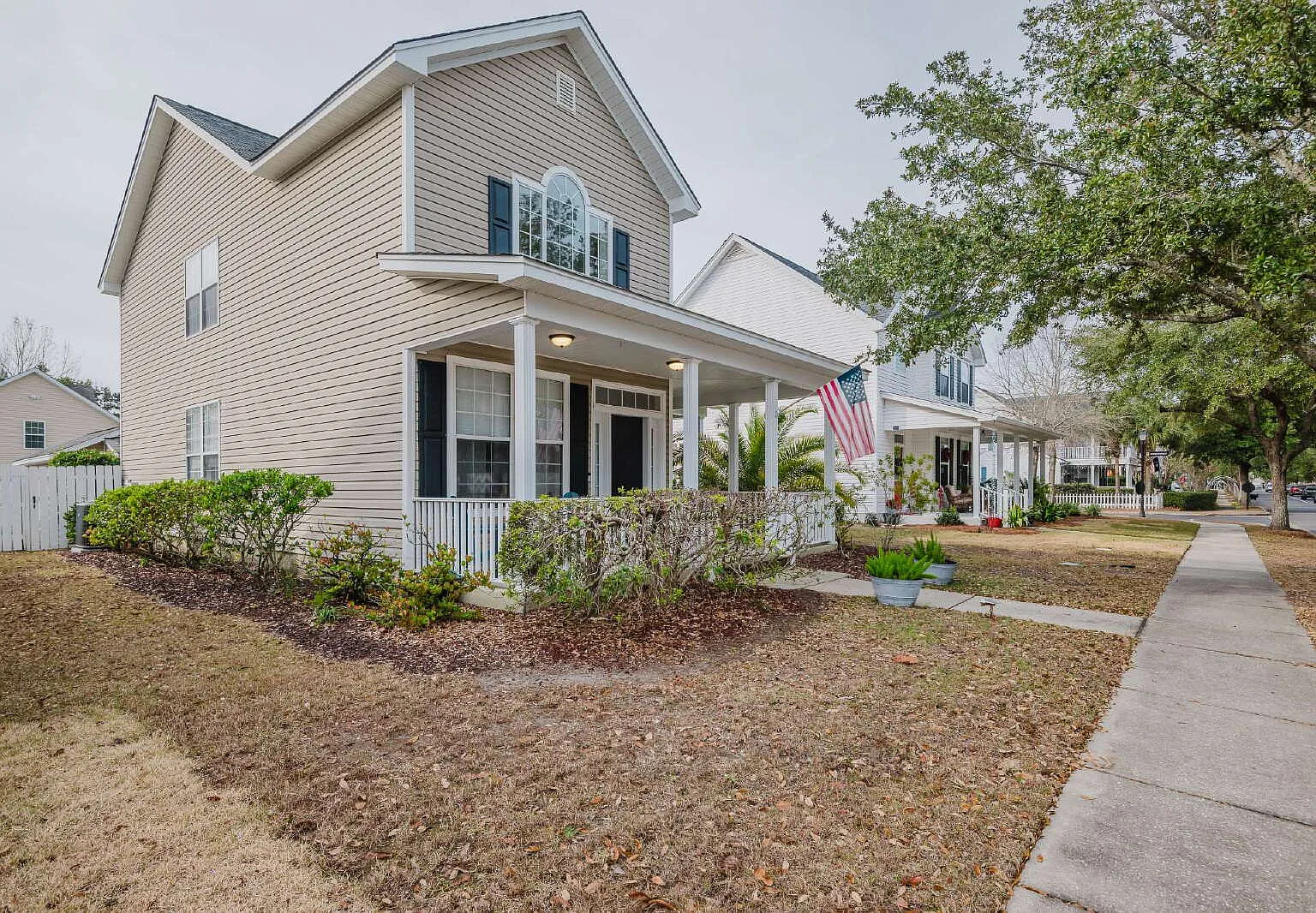 3 bed, 2.5 bath, 1900 sqft, $2,650 — Photo 1