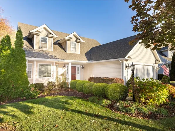 1404 Ledgewood Ln, Avon, OH 44011