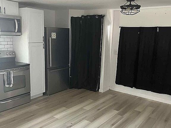 2nd image of 521 De Resine Carre St #521DR
