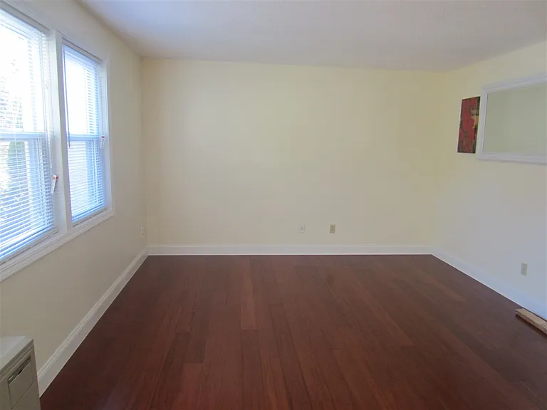 1025 S Mammoth Rd #6 — Photo 6